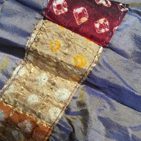 Iridescent silk top with beautiful patchwork trim - Picture 5 of 6